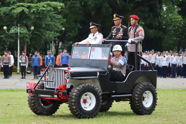 Hari Bhayangkara ke-80 di Bone, Presiden Prabowo: Hukum Tak Boleh Jadi Alat Politik