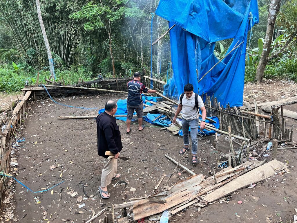 Polsek Bulukumpa Bongkar Habis Arena Judi Sabung Ayam di Dusun Sapobonto