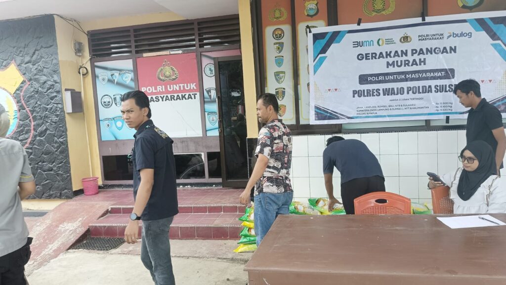Polsek Tanasitolo Gelar Pangan Murah, 2 Ton Beras SPHP Diserbu Warga