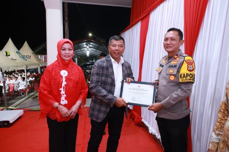 Kapolsek Ujung Bulu Raih Penghargaan Usai Amankan Nobar Piala Dunia