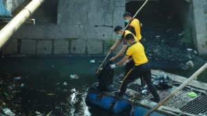 Kapolda Sulsel Galakkan Jumat Bersih, Ajak Personel dan Masyarakat Peduli Lingkungan