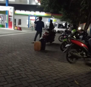 Dugaan Pengisian Jerigen Secara Berlebihan di SPBU 74.922.03, Tamalalang Semakin Mencuat
